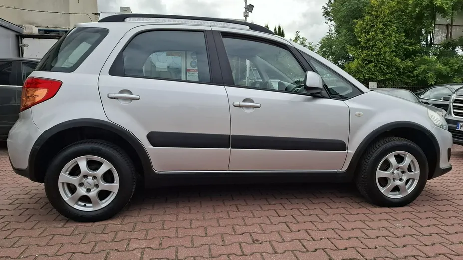 SUZUKI SX4 -