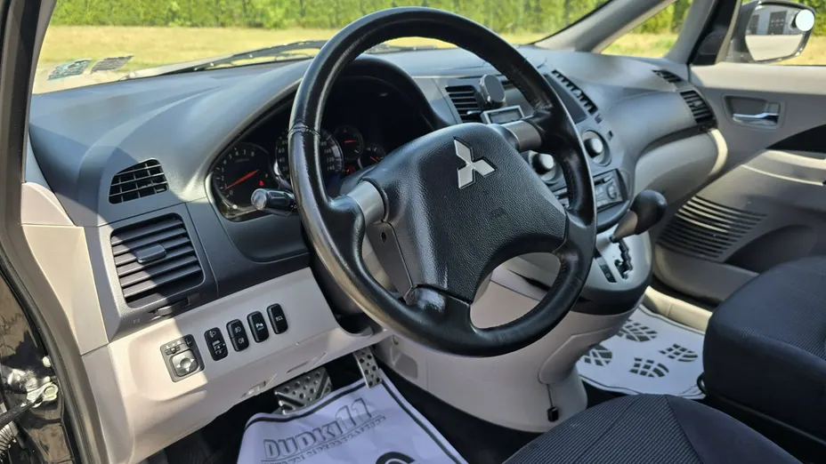 MITSUBISHI Grandis -