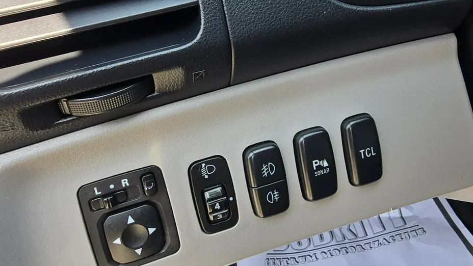 MITSUBISHI Grandis -