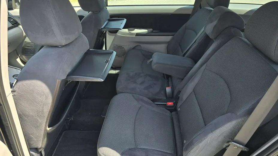 MITSUBISHI Grandis -