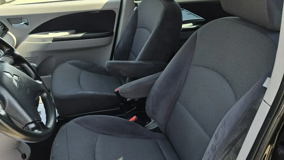 MITSUBISHI Grandis -