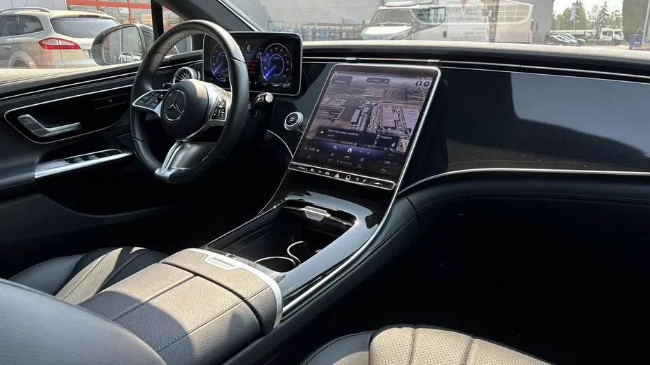 MERCEDES-BENZ EQE -