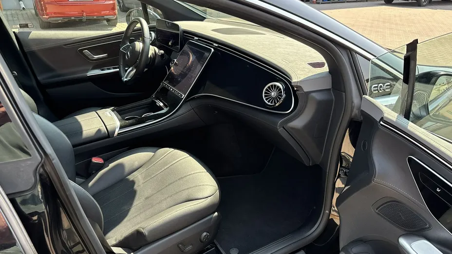 MERCEDES-BENZ EQE -