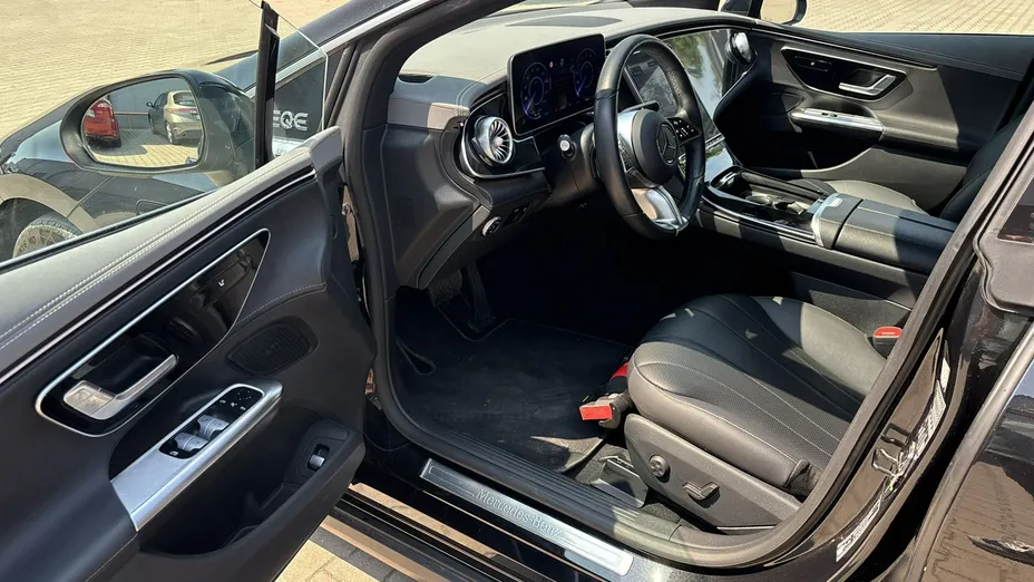 MERCEDES-BENZ EQE -