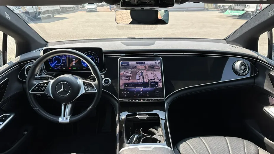 MERCEDES-BENZ EQE -