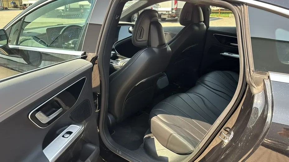MERCEDES-BENZ EQE -