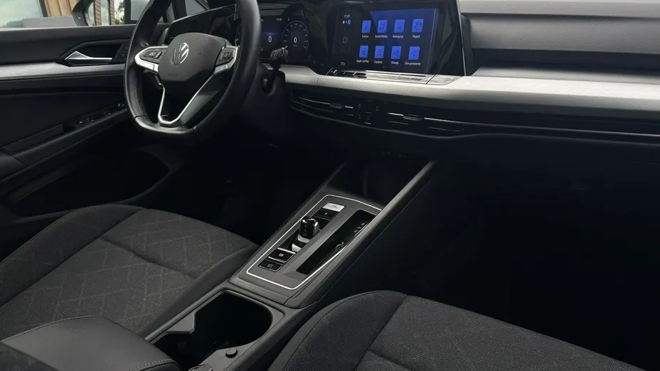 VOLKSWAGEN Golf -