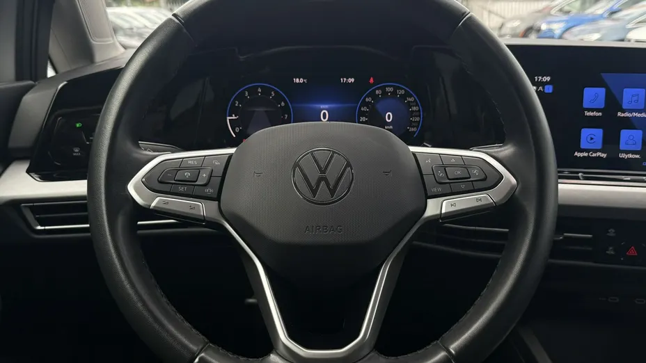 VOLKSWAGEN Golf -