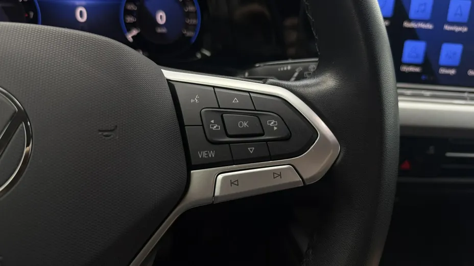 VOLKSWAGEN Golf -