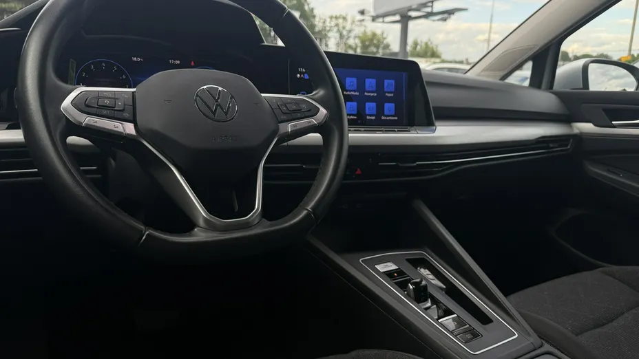 VOLKSWAGEN Golf -