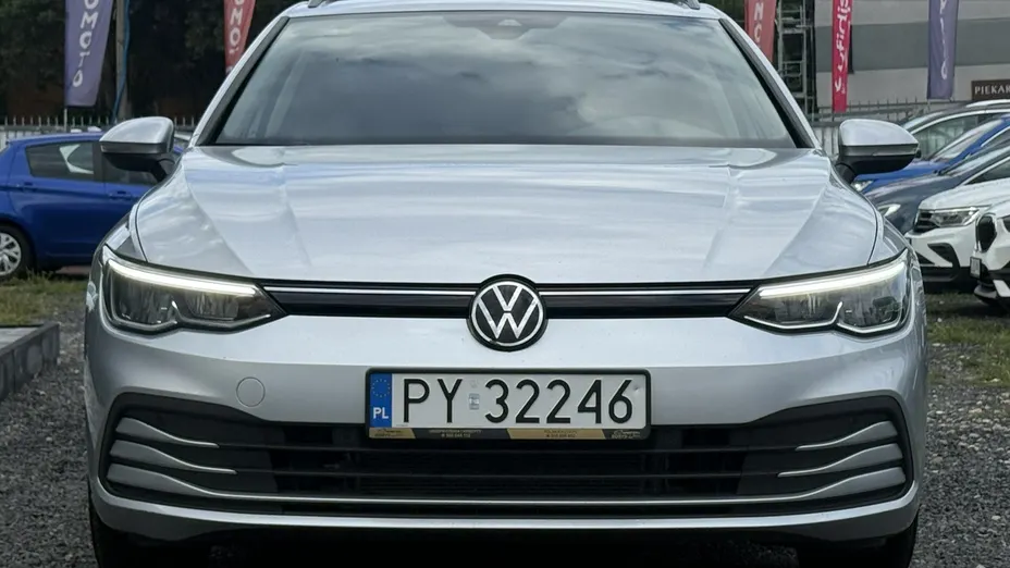 VOLKSWAGEN Golf -
