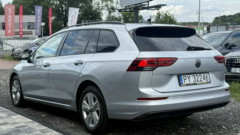 VOLKSWAGEN Golf -