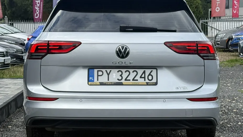 VOLKSWAGEN Golf -