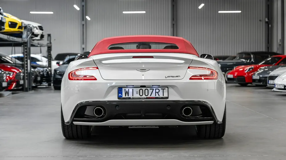 ASTON MARTIN Vanquish -