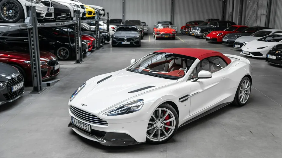 ASTON MARTIN Vanquish -