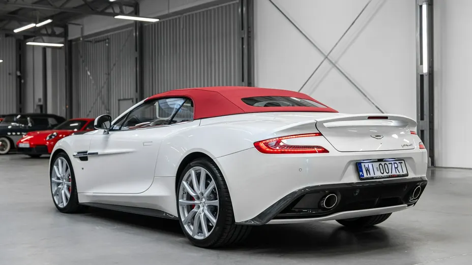 ASTON MARTIN Vanquish -