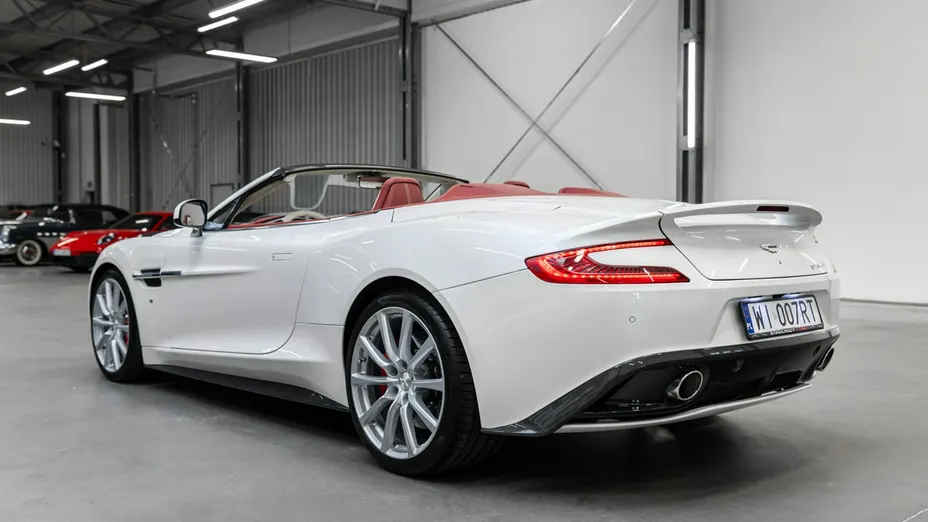 ASTON MARTIN Vanquish -