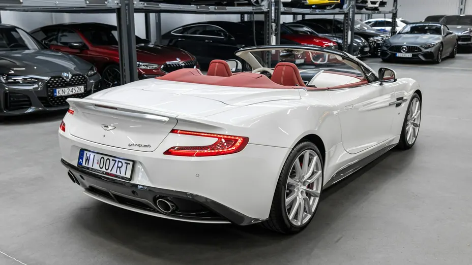 ASTON MARTIN Vanquish -