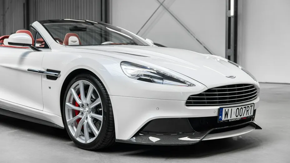 ASTON MARTIN Vanquish -