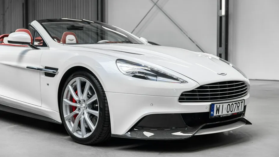 ASTON MARTIN Vanquish -