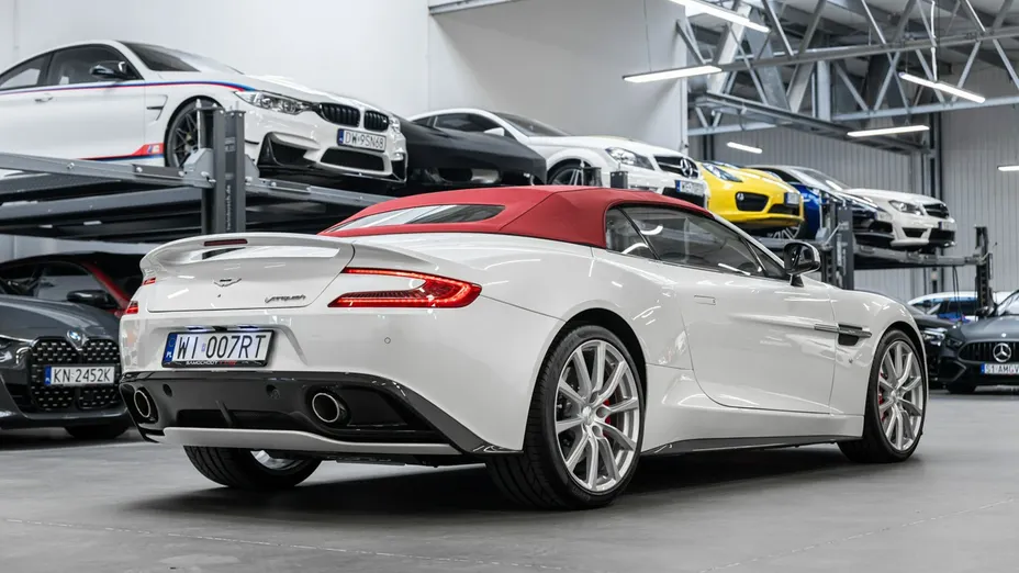 ASTON MARTIN Vanquish -