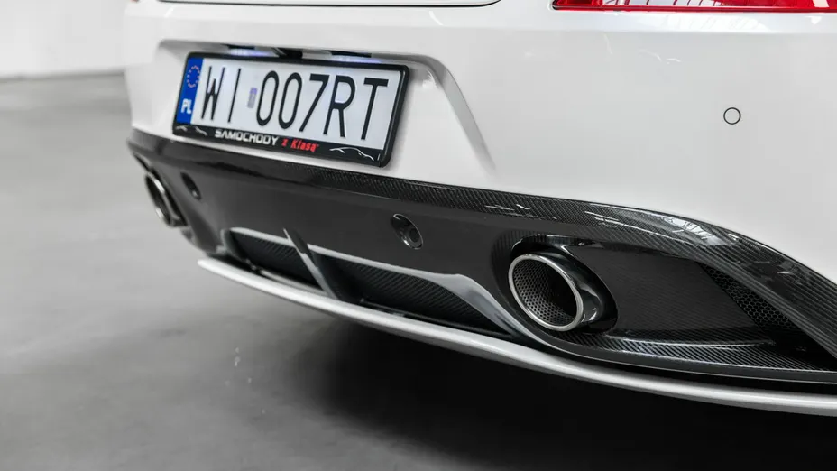 ASTON MARTIN Vanquish -