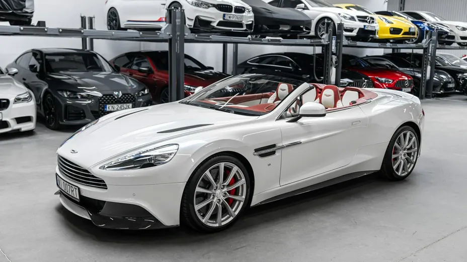 ASTON MARTIN Vanquish -