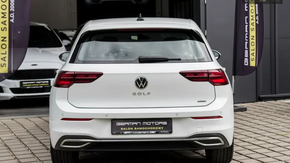 VOLKSWAGEN Golf -