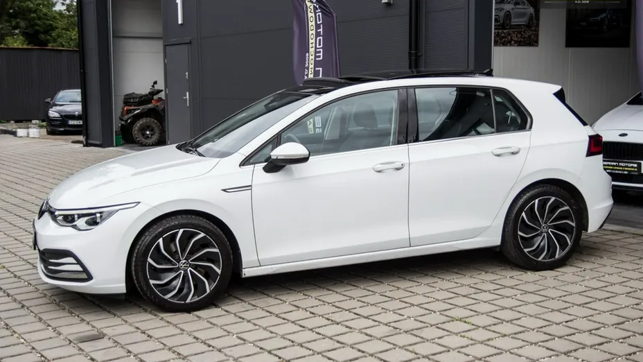 VOLKSWAGEN Golf -