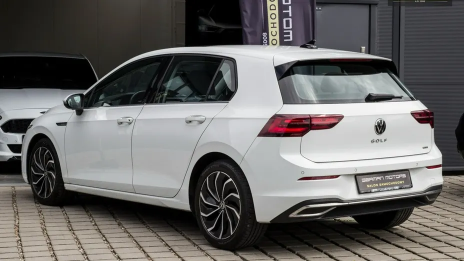 VOLKSWAGEN Golf -