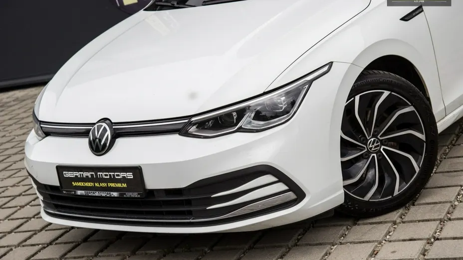 VOLKSWAGEN Golf -