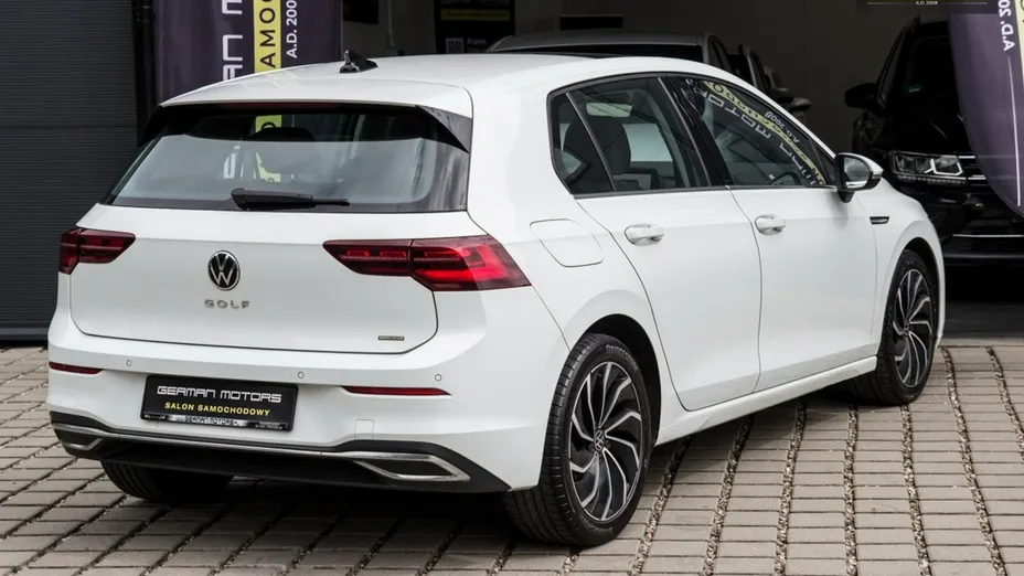 VOLKSWAGEN Golf -