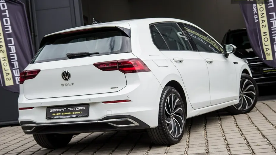 VOLKSWAGEN Golf -