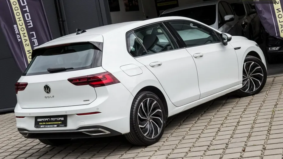 VOLKSWAGEN Golf -