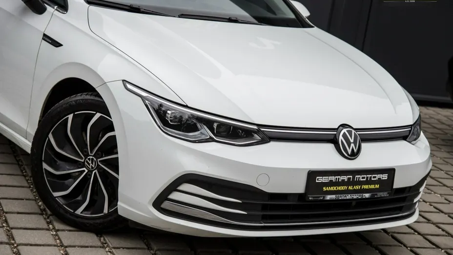 VOLKSWAGEN Golf -
