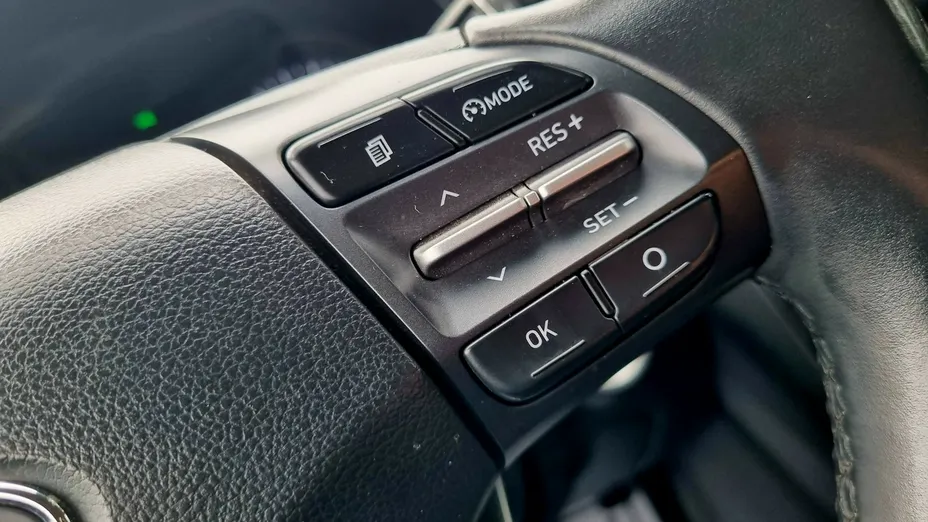 HYUNDAI Kona -