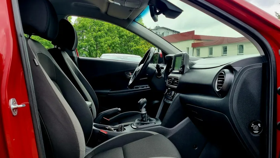 HYUNDAI Kona -