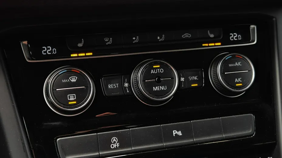 VOLKSWAGEN Touran -