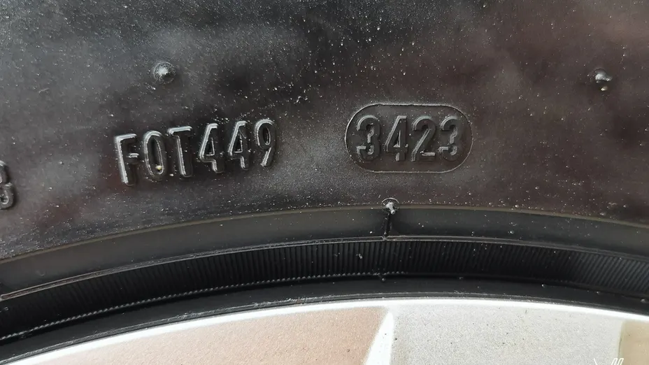 VOLKSWAGEN Touran -