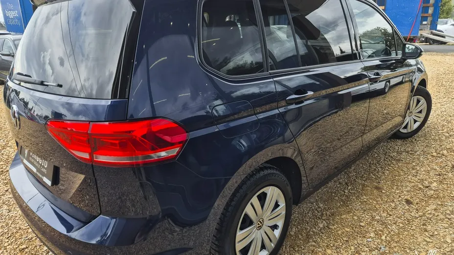 VOLKSWAGEN Touran -
