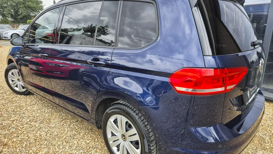 VOLKSWAGEN Touran -