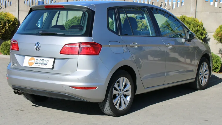 VOLKSWAGEN Golf Sportsvan -