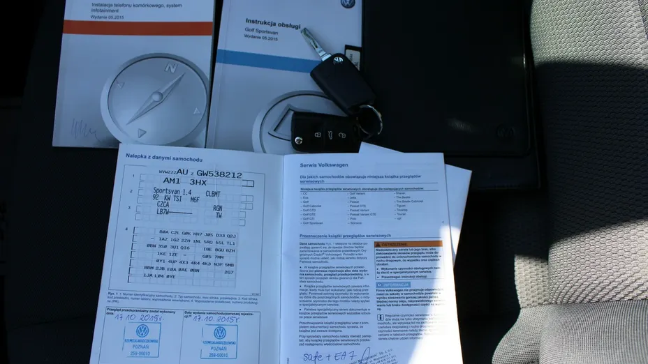VOLKSWAGEN Golf Sportsvan -