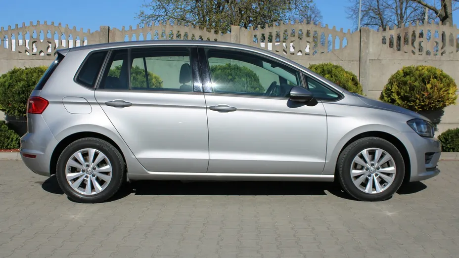 VOLKSWAGEN Golf Sportsvan -