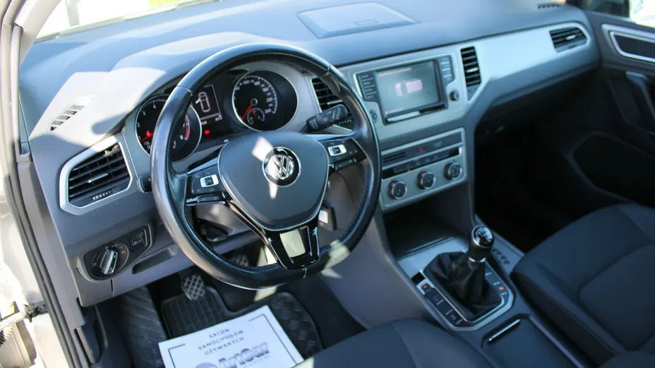 VOLKSWAGEN Golf Sportsvan -