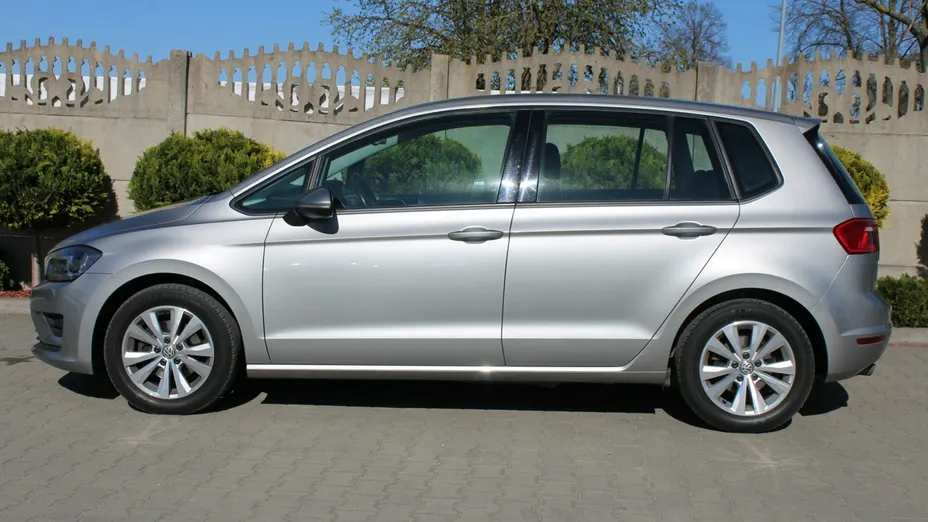 VOLKSWAGEN Golf Sportsvan -