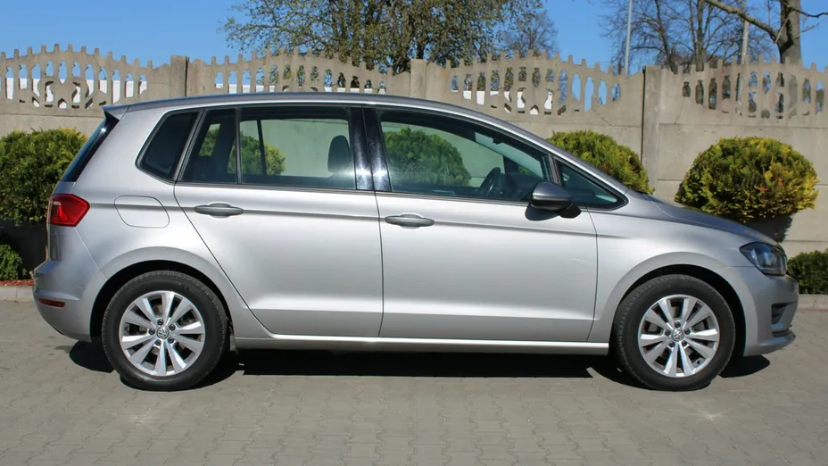 VOLKSWAGEN Golf Sportsvan -