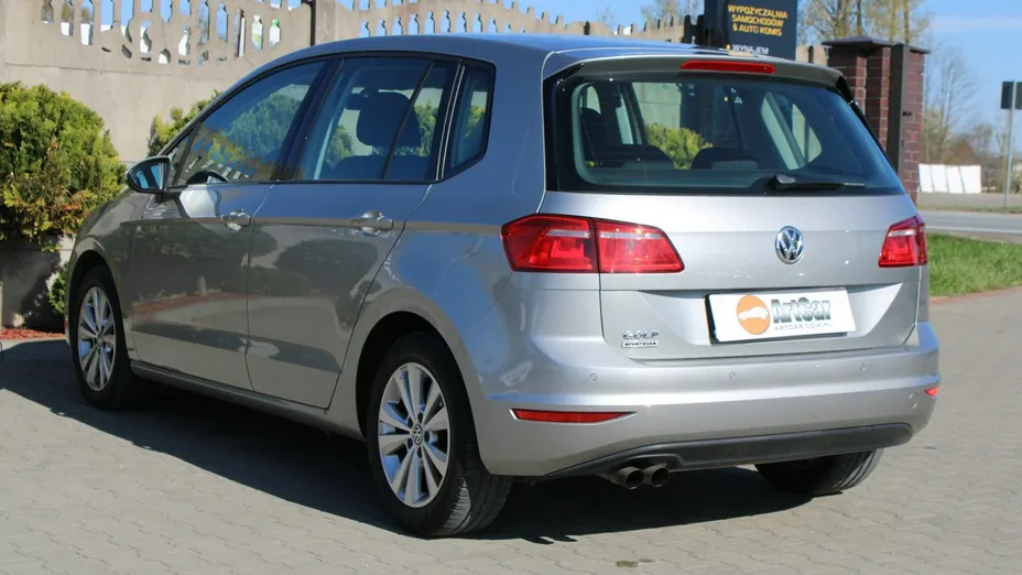 VOLKSWAGEN Golf Sportsvan -