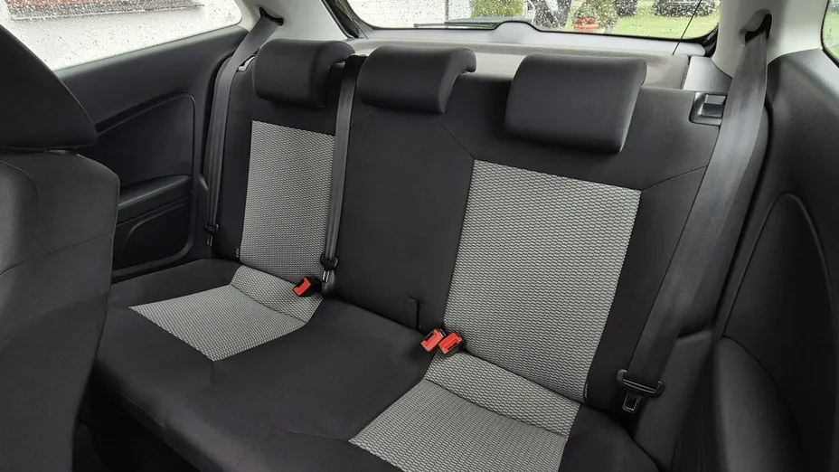 VOLKSWAGEN Polo -