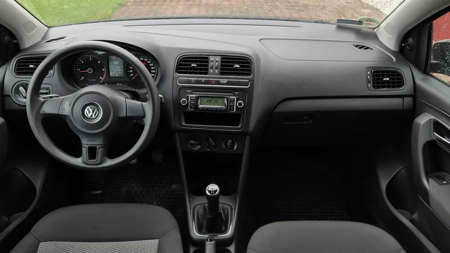 VOLKSWAGEN Polo -